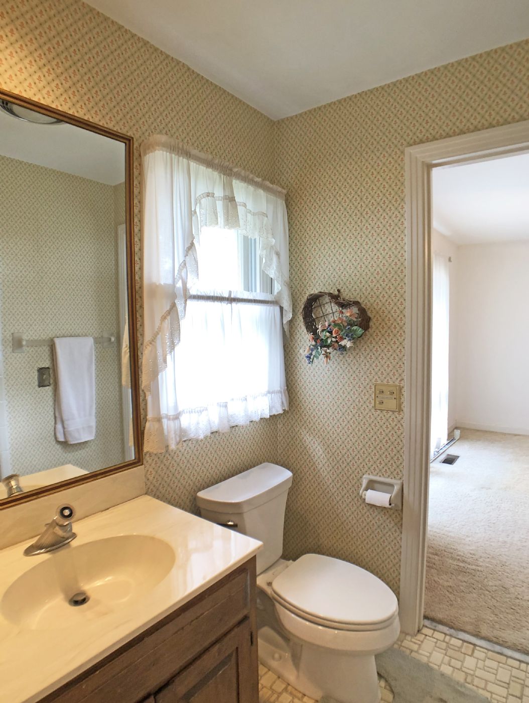 Bath to Bedroom 4 Bath to Bedroom 4